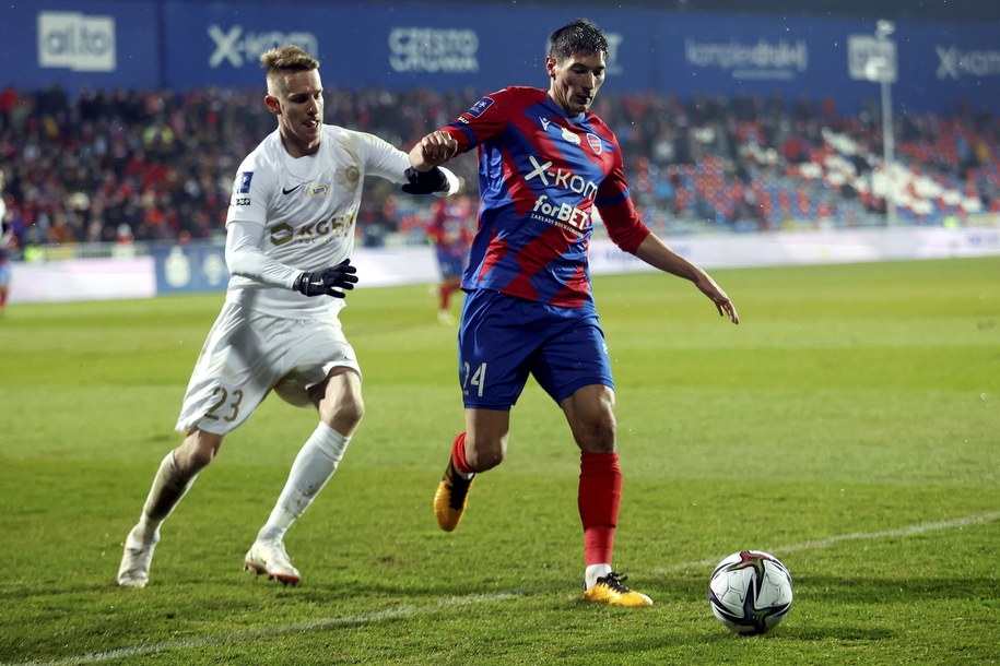 Jakub Wójcicki z Zagłębia i Zoran Arsenić z Rakowa /Waldemar Deska /PAP