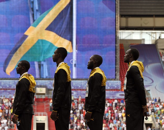 Jamajczycy zdobyli na mistrzostwach złote medalu w sztafecie męskiej /YURI KOCHETKOV /PAP/EPA