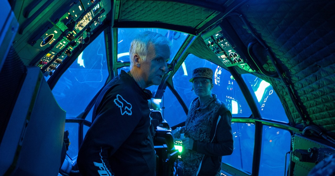 James Cameron i Edie Falco na planie filmu "Avatar: Istota wody" /Image Capital Pictures / Film Stills /Agencja FORUM