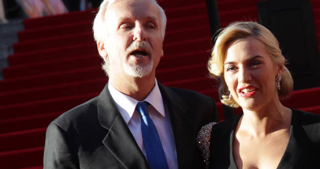 James Cameron i Kate Winslet zastanawiają się, gdzie jest Leonardo Di Caprio - fot. Dave Hogan /Getty Images/Flash Press Media