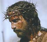 James Caviezel w roli Jezusa Chrystusa w filmie "Pasja" /