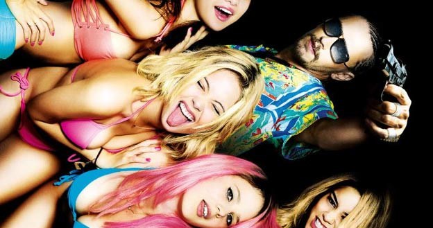 James Franco i byłe gwiazdy Disneya na polskim plakacie "Spring Breakers". /materiały dystrybutora