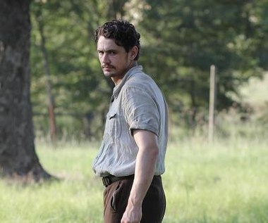 James Franco w scenie z filmu "Kiedy umieram"