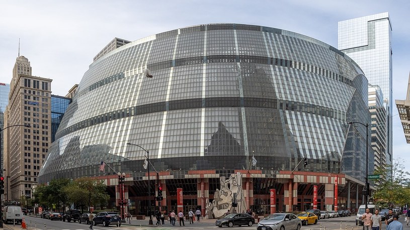 James R. Thompson Center obecnie /ajay_suresh/CC BY 2.0 DEED (https://creativecommons.org/licenses/by/2.0/deed.en) /Wikimedia