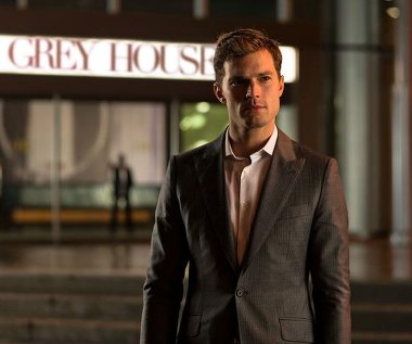 Jamie Dornan w scenie z filmu "Pięćdziesiąt twarzy Greya"