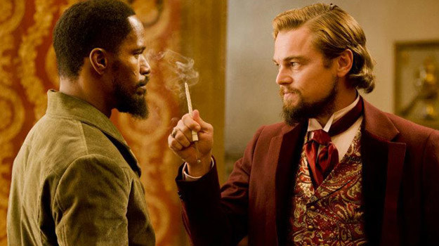 Jamie Foxx i Leonardo DiCaprio w scenie z filmu "Django Unchained" /materiały prasowe