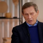 Jan Englert wraca na duży ekran. W “halo tu polsat” opowiedział o nowej roli