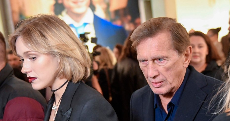 Jan Englert z jak zwykle uśmiechniętą córką Heleną /AKPA