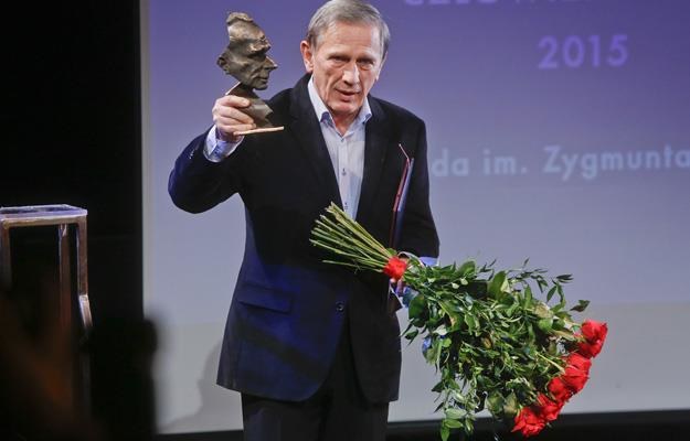 Jan Englert z nagrodą /AKPA
