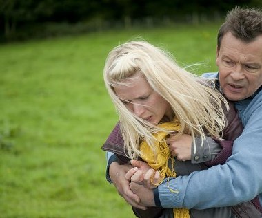 Jan Frycz i Agnieszka Żulewska w scenie z filmu "Sanctuary"