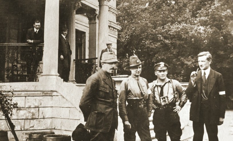 Jan Kowalewski (pierwszy z lewej) - jeszcze w czasach III powstania śląskiego /materiały prasowe