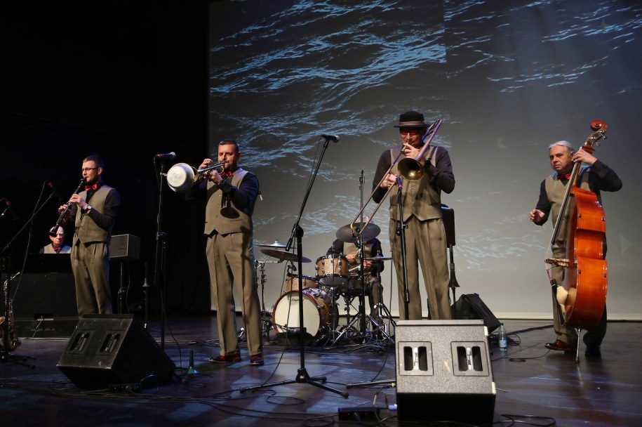 Jan Nowak (P), Władysław Grochot (2L), Przemysław Walczak (L) oraz Janusz Nowak (2P) podczas koncertu Boba Jazz Band, otwierającego najstarszy festiwal jazzowy w Europie – Krakowskie Zaduszki Jazzowe /	Łukasz Gągulski /PAP
