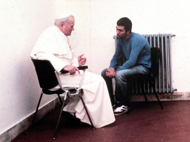 Jan Paweł II i Ali Agca, fot. z 1983 roku /ANSA FILES    /PAP/EPA