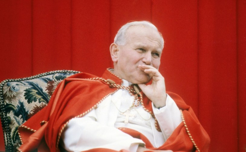 Jan Paweł II podczas jednej ze swoich licznych pielgrzymek /Wojciech Laski /East News