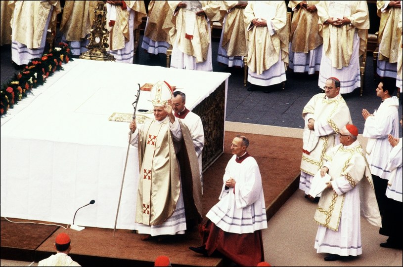 Jan Paweł II podczas mszy świętej inaugurującej jego pontyfikat /AFP