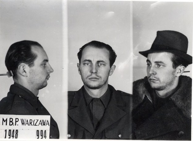 Jan Rodowicz po aresztowaniu przez MBP 24.12.1948 - ostatnie zdjęcie, domena publiczna /