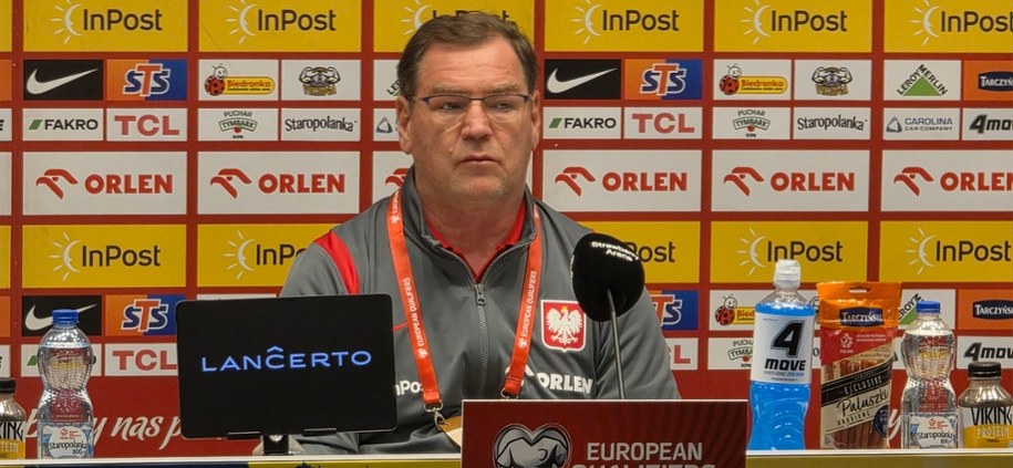 Jan Urban na konferencji prasowej przed meczem eliminacyjnym /Tomasz Staniszewski