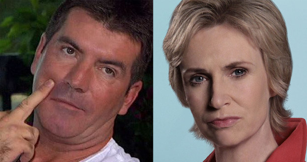 Jane Lynch twierdzi, że wzoruje się na Simonie Cowellu, kreując Sue Sylvester /