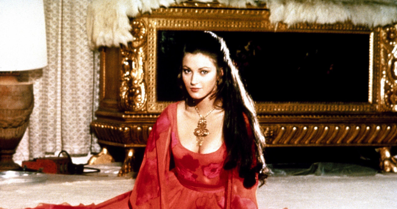 Jane Seymour , "Żyj i pozwól umrzeć" (1973) /Everett Collection /East News