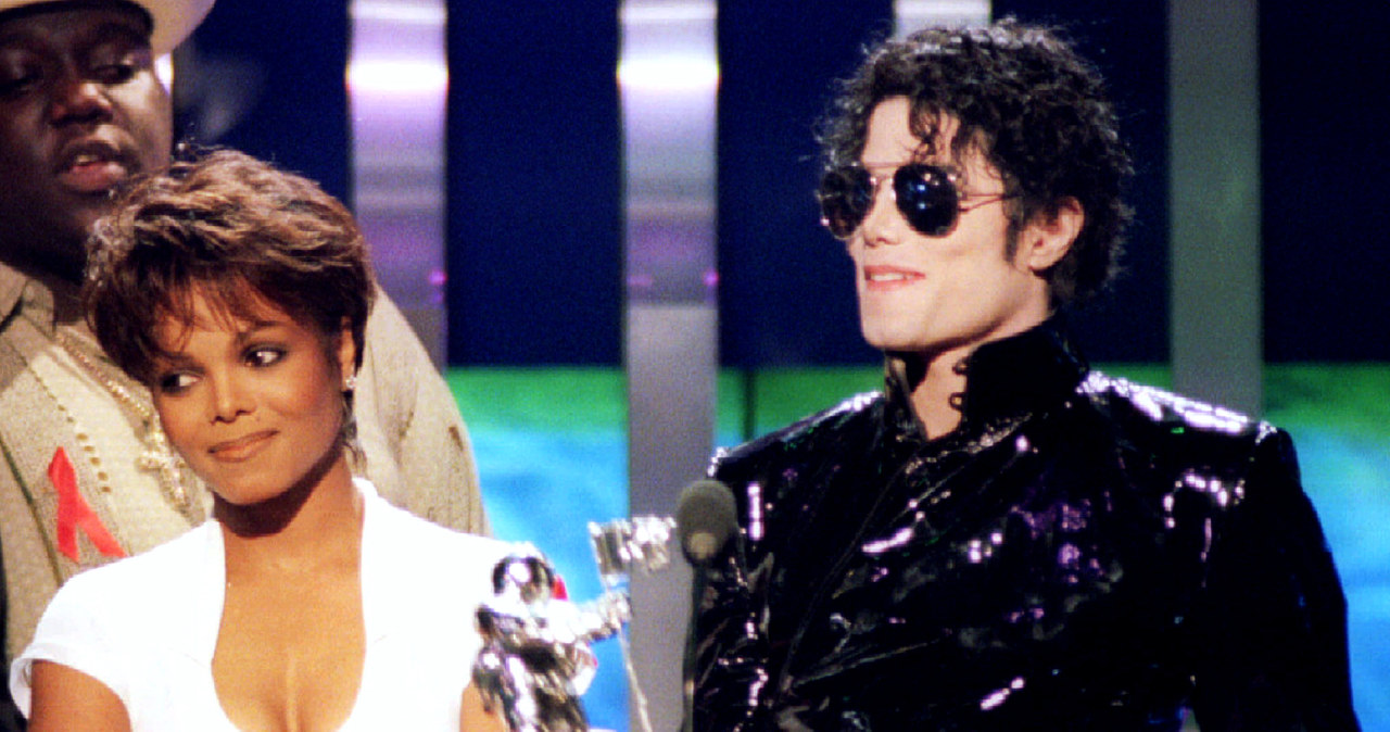 Janet Jackson i Michael Jackson  odbierają nagrodę MTV VMA za klip "Scream" /Mark Cardwell / Reuters  /Agencja FORUM