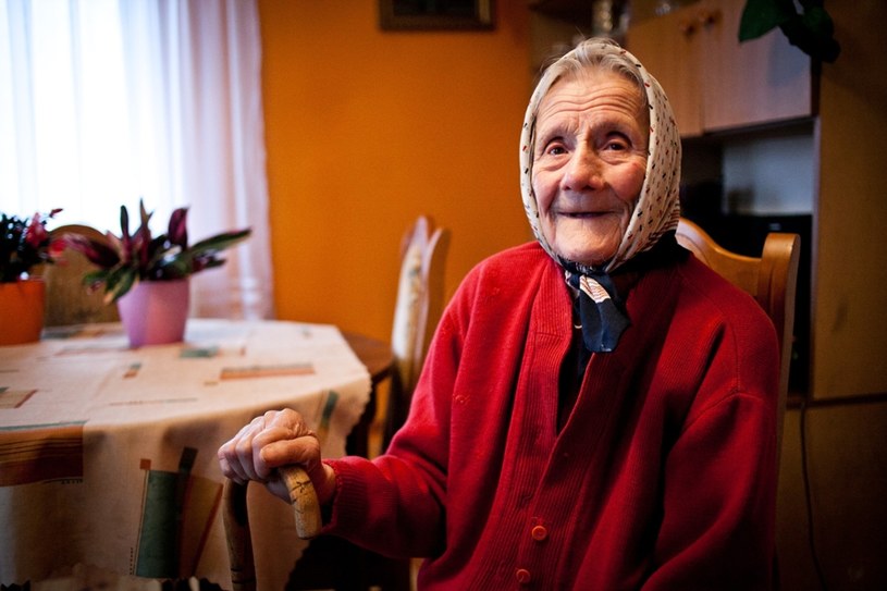Janina Kołkiewicz w wieku 91 lat została uznana przez lekarza za zmarłą i przetransportowana do kostnicy. Jakież było przerażenie jej pracowników, gdy staruszka ożyła i... poprosiła o coś ciepłego do picia! /East News