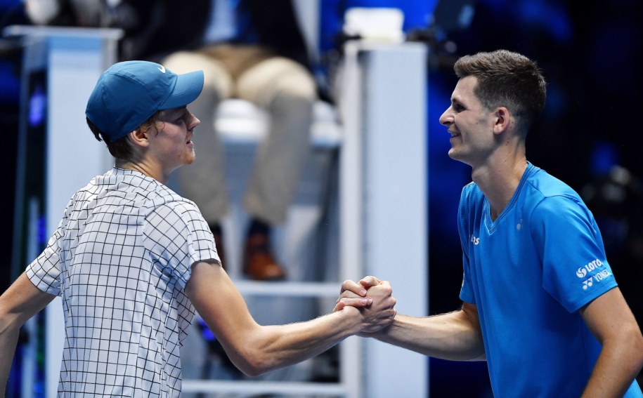 Jannik Sinner i Hubert Hurkacz /ALESSANDRO DI MARCO  /PAP/EPA