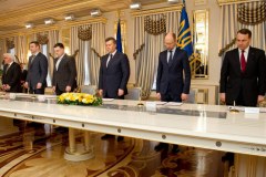 Janukowycz i liderzy opozycji podpisali porozumienie