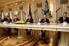 Janukowycz i liderzy opozycji podpisali porozumienie
