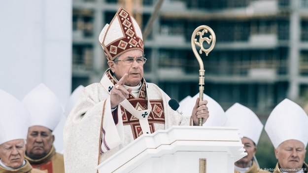 Janusz Gajos na planie "Kleru" /fot. Bartosz Mrozowski/Kler /Materiały prasowe