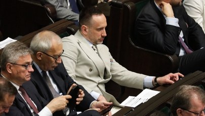 ​Janusz Kowalski uderza w 