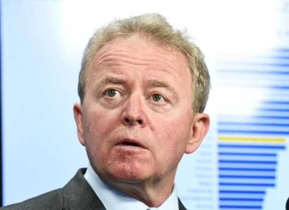 Janusz Wojciechowski musi złożyć dodatkowe wyjaśnienia przez komisją prawną PE /Jacek Turczyk /PAP