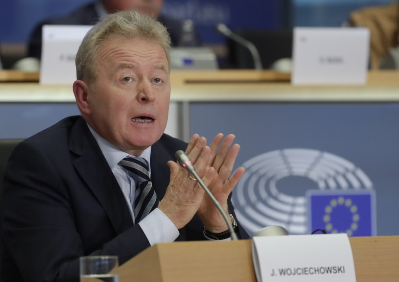 Janusz Wojciechowski przed komisją Parlamentu Europejskiego /OLIVIER HOSLET /PAP/EPA