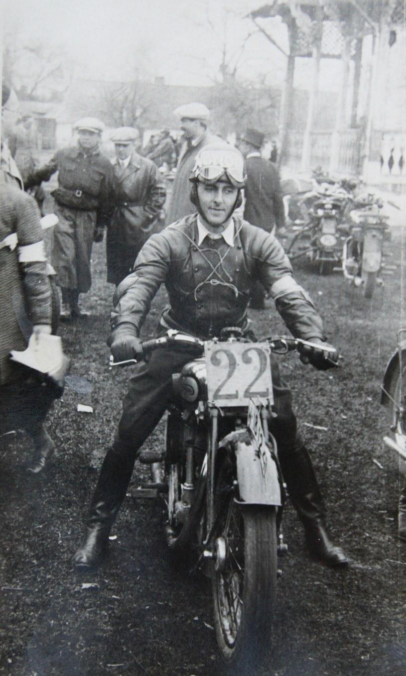 Janusz Żmijewski na kilka minut przed startem do wyścigu w Strudze, w 1935 roku /Archiwum Tomasza Szczerbickiego