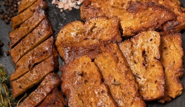 Japończycy jedzą zamiast mięsa. Ma trzy razy więcej czystego białka niż najlepsze mięso 