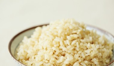 Japończycy zawsze to robią przed gotowaniem ryżu, ma wyrazisty smak. Jest jeszcze inny powód