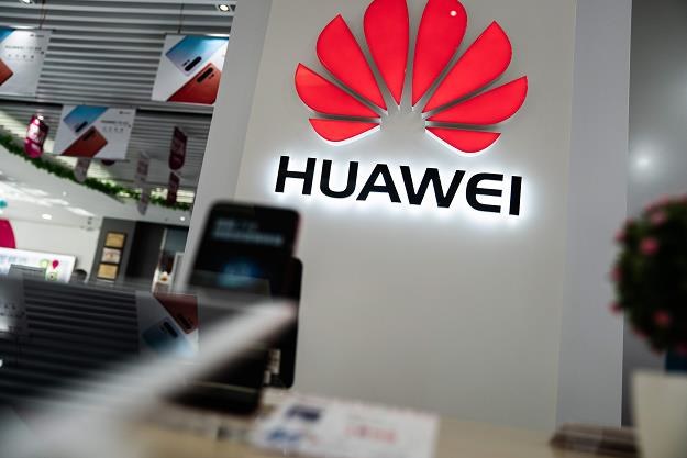 Japonia: Dwaj operatorzy komórkowi odkładają sprzedaż telefonów Huawei /AFP