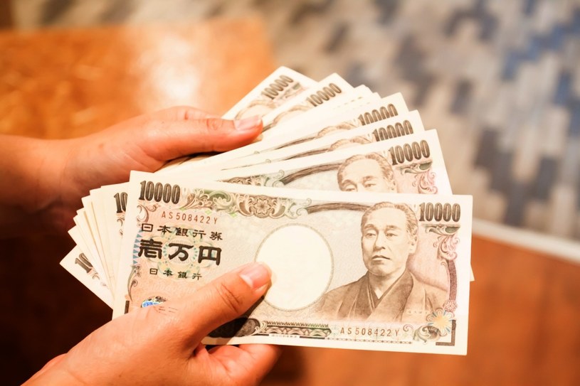 Japonia interweniuje na rynku walutowym /123RF/PICSEL