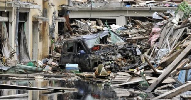 Japonia podniesie podatki w celu sfinansowania odbudowy kraju ze zniszczeń po tsunami? /AFP