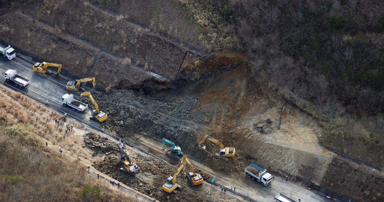 Japonia: Ponad 100 rannych w silnym trzęsieniu ziemi. W elektrowniach atomowych bez anomalii