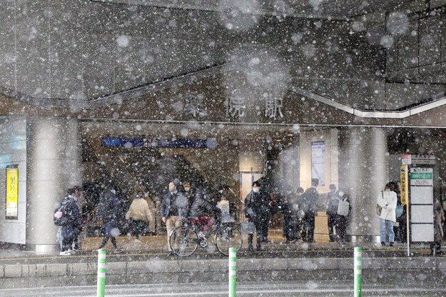 Japonia przygotowuje się na najsilniejsze mrozy od dziesięciu lat /JIJI PRESS /PAP/EPA