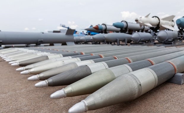 Japonia rozbudowuje arsenał, Korea Północna grozi "zatopieniem archipelagu"