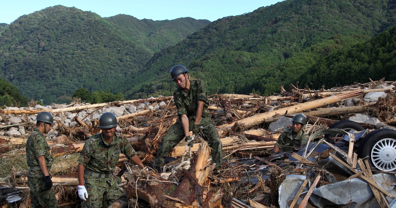 Japonia: Zniszczenia po przejściu tajfunu
