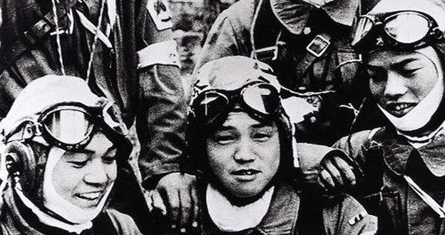 Japońscy piloci-samobójcy z czasów II wojny światowej /AFP