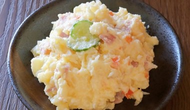 Japońska konkurentka jarzynowej. Kremowe ziemniaki, chrupiące warzywa i pikantny majonez