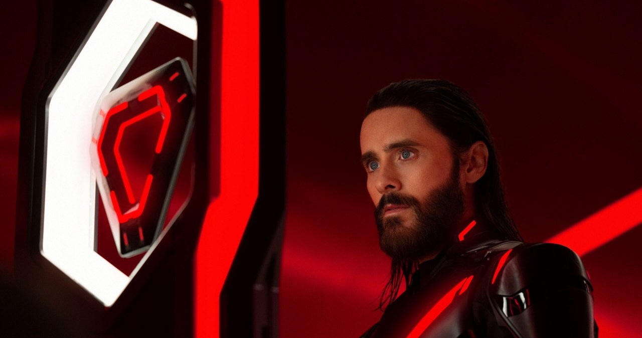 Jared Leto w filmie "Tron: Ares" /materiały prasowe