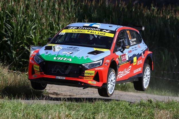 Jari Huttunen i Mikko Lukka odnieśli historyczne zwycięstwo w oficjalnym debiucie Hyundaia i20 N Rally2 /Materiały prasowe