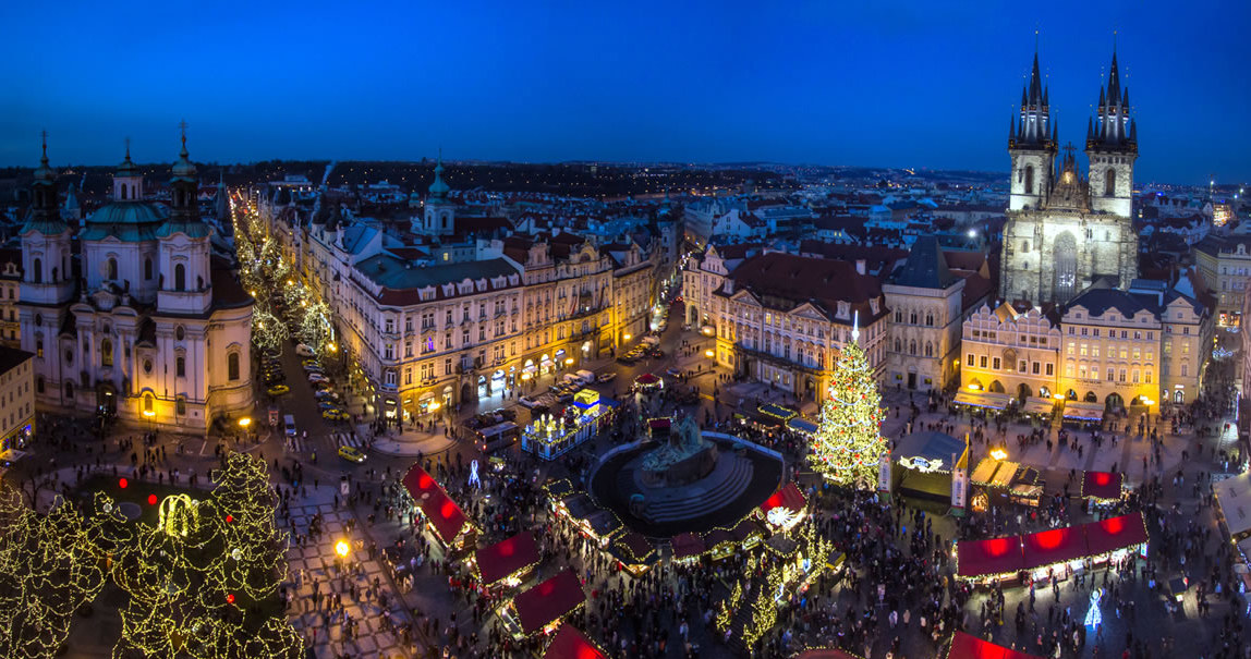 Jarmark bożonarodzeniowy, Praga (fot. https://www.pragueexperience.com) /