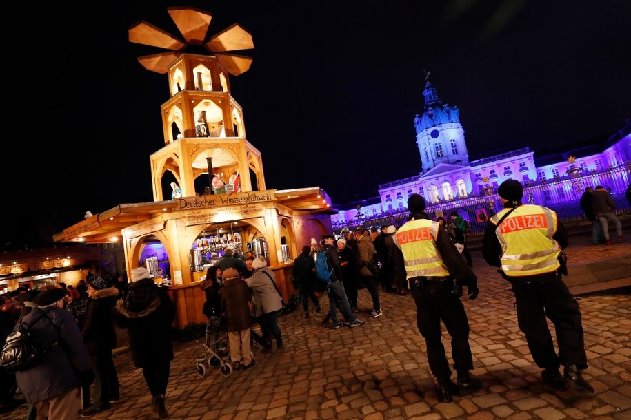Alarm w pobliżu jarmarku świątecznego w Berlinie