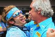 Jarno Trulli w objęciach Flavio Briatore / kliknij /INTERIA.PL