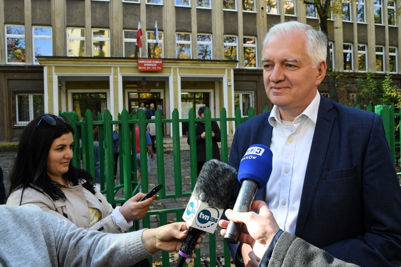 Jarosław Gowin przed lokalem wyborczym /	Jacek Bednarczyk   /PAP